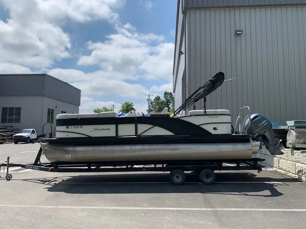2018 Sweetwater SWPE 235 MT