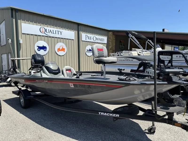 2017 Tracker Boats Pro Team 195 TXW With trailer