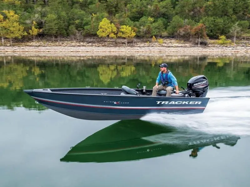 2019 Tracker Boats Guide V-16 Laker DLX T