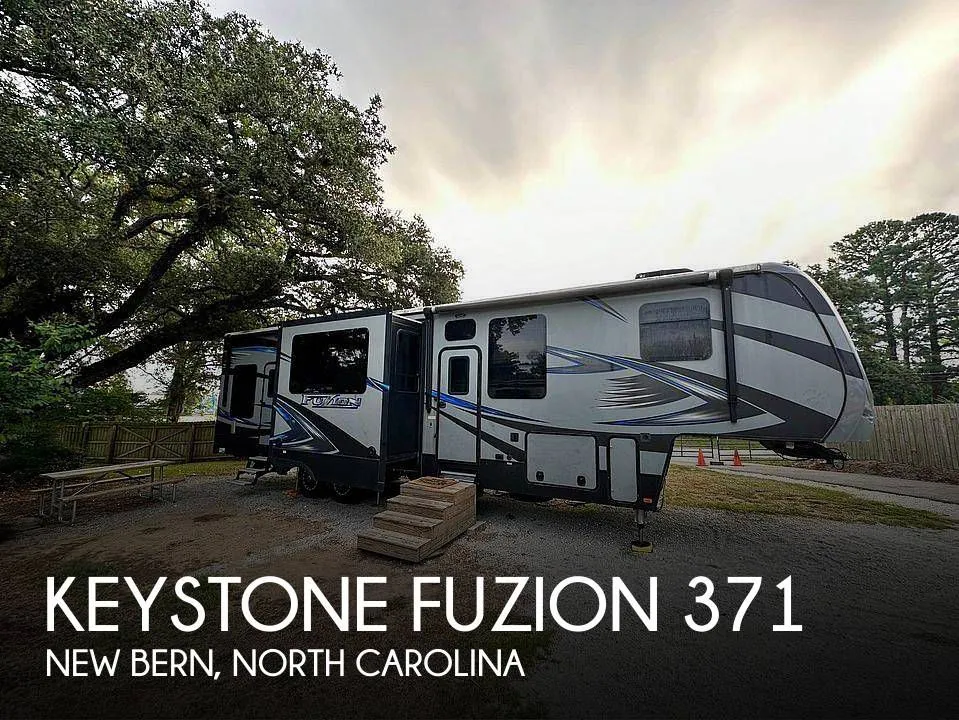 2016 Keystone Keystone Fuzion 371
