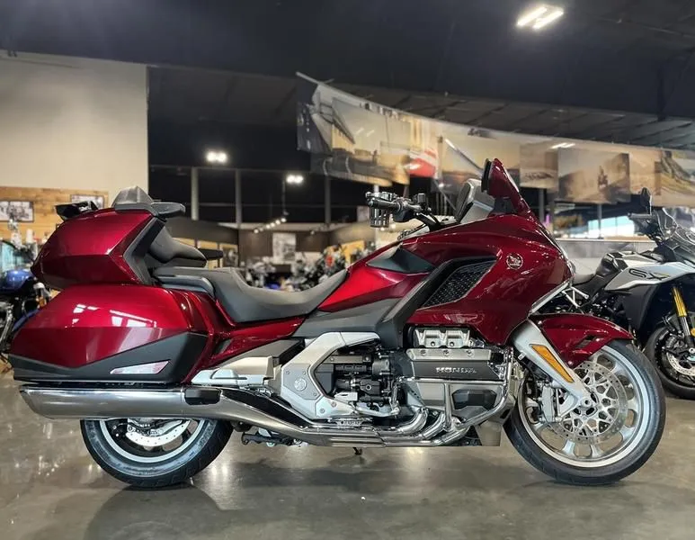 2018 Honda Gold Wing Tour Candy Ardent Red