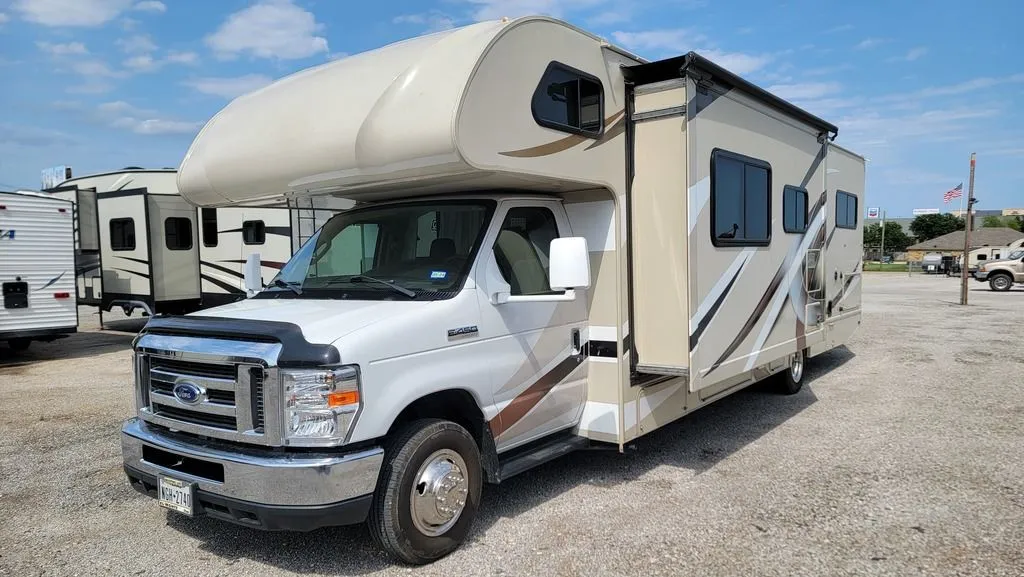2019 Thor Motor Coach Four Winds 30D Ford