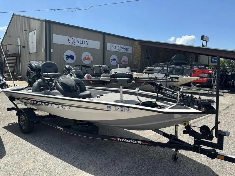 2017 Tracker Boats Pro Team 175 TXW With trailer
