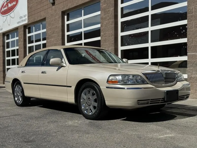 2003 Lincoln Town Car