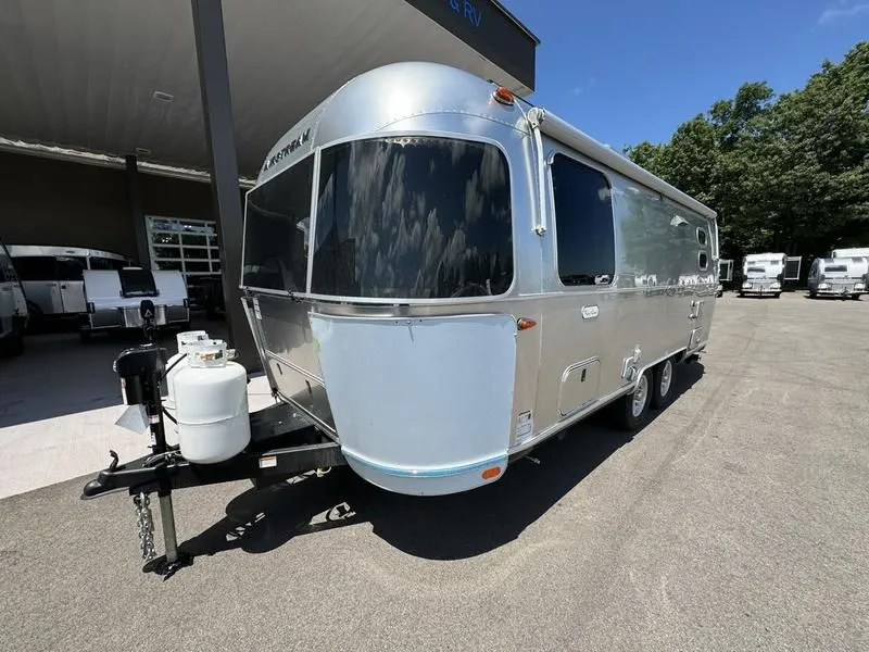 2024 Airstream Flying Cloud 23FB TWIN BED
