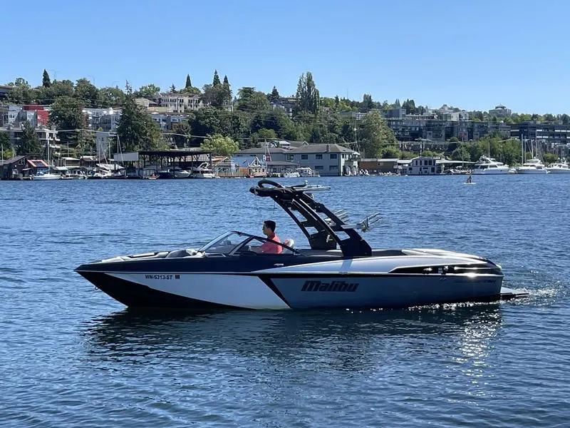 2018 Malibu Boats 25 LSV
