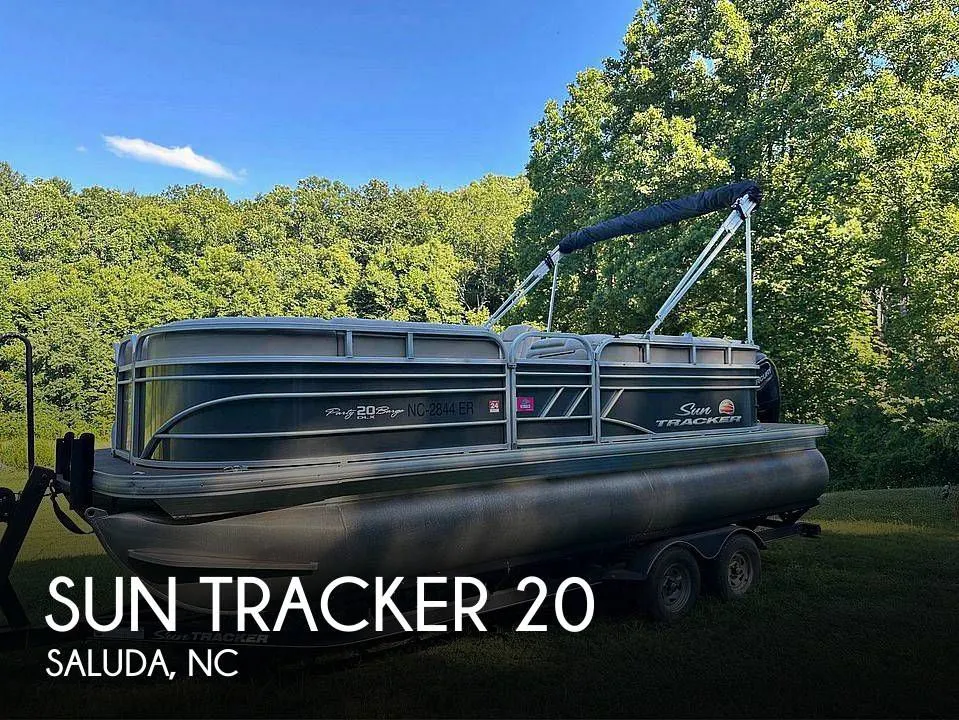 2021 Sun Tracker Party Barge 20DLX