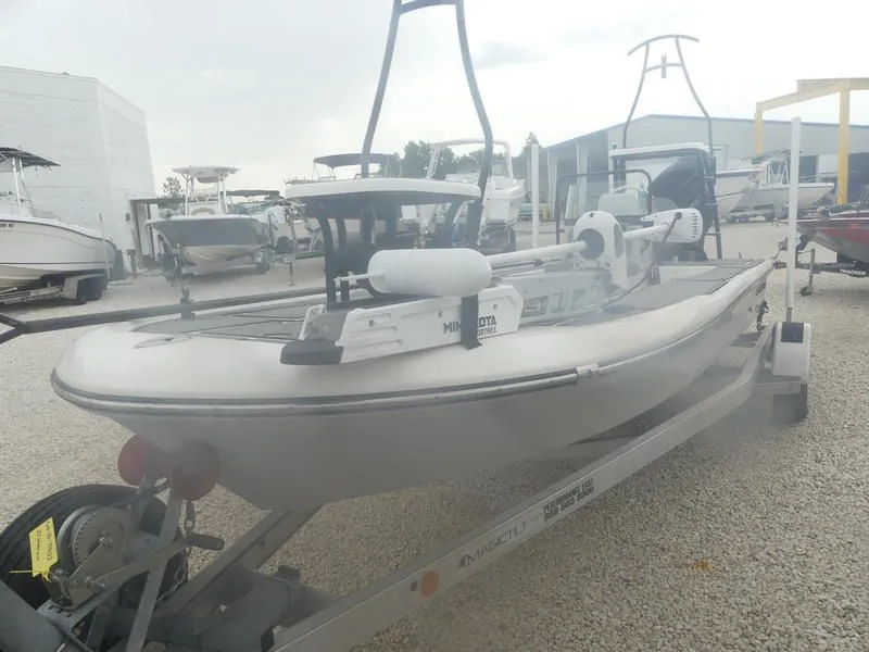 2022 Spyder Boats FX19 Vapor