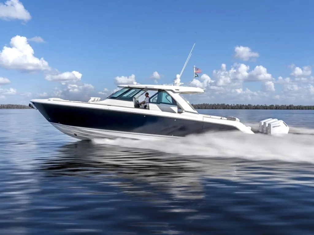 2025 Tiara Yachts 48LS