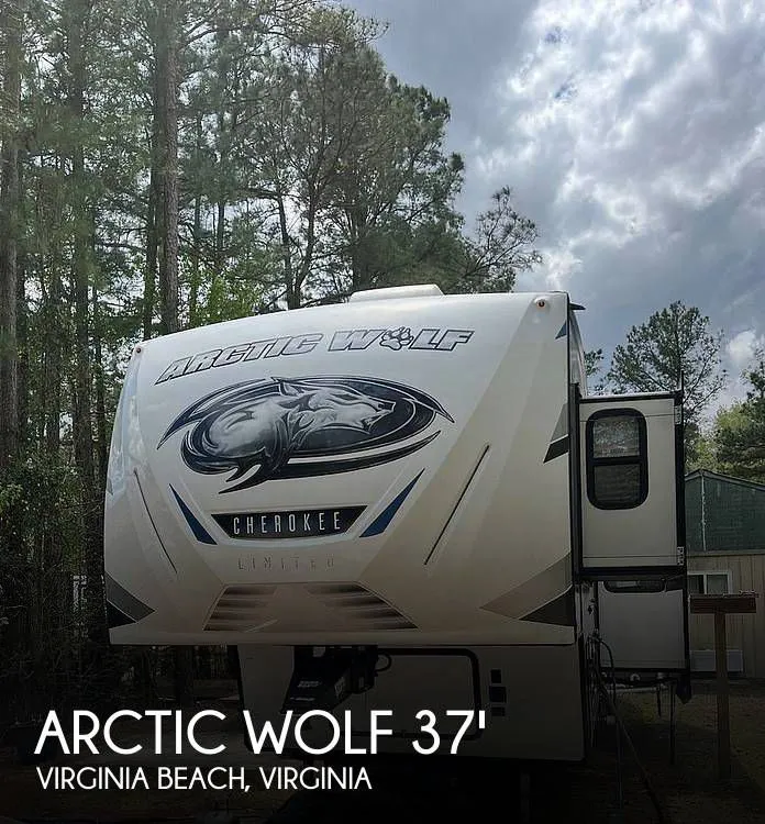 2021 Cherokee Arctic Wolf 3770 Suite