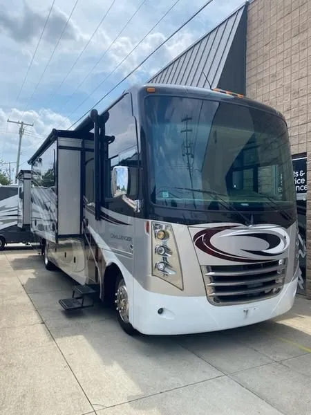 2016 Thor Motor Coach Challenger 37GT