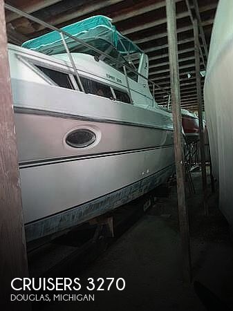 1989 Cruisers Yachts Esprit 3270 in Douglas, MI
