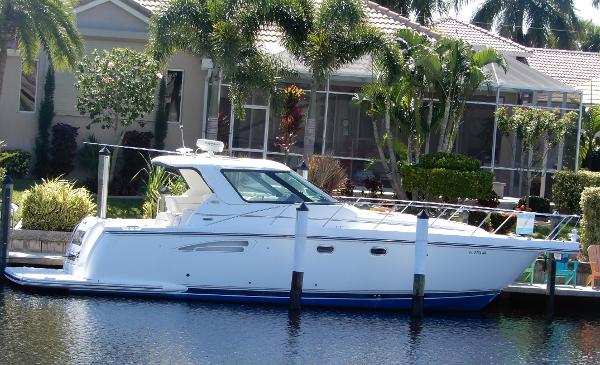 1984 Bayliner 3870 Motoryacht-Long Range Cruiser