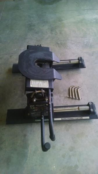 5th Wheel Hitch~~16,000 lbs~~Excellent condition, 2