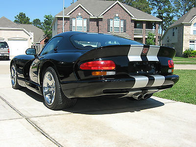 Dodge : Viper 2 door coupe RARE 2000 Dodge Viper GTS coupe - Black with Silver stripes LOW MILES