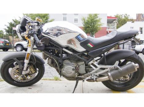 2001 Ducati Monster 900