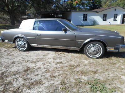 Buick : Riviera na 1983 buick riviera coupe with moon roof fully loaded