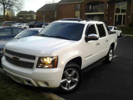 2008 Chevy Avalanche LTZ_Crew Cab_White_Fully Loaded_90k miles