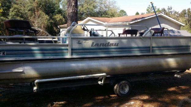 20ft Pontoon Boat