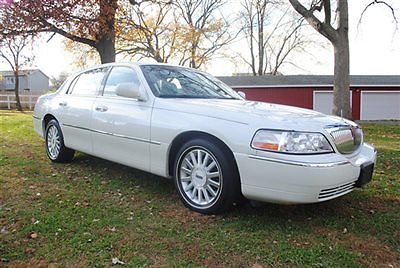 Lincoln : Town Car 4dr Sedan Ultimate 2004 lincoln town car ultimate 1 owner loaded wow look niiiice warranty