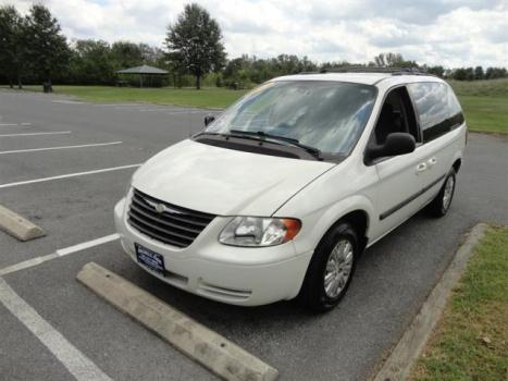 2006 CHRYSLER Town & Country SWB 4dr Minivan