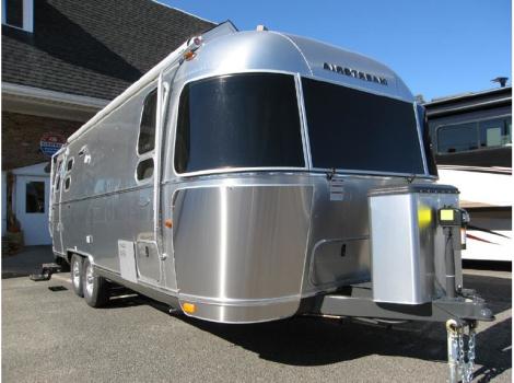 2015 Airstream Flying Cloud 25FB Twin - Golden Night Ca