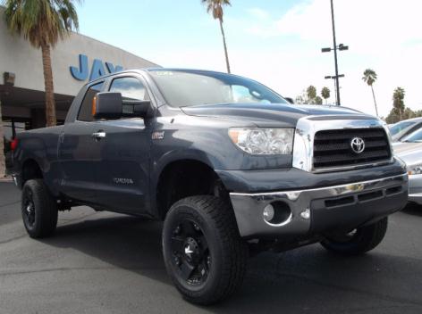 2007 Toyota Tundra Double 5.7L V8 SR5  / 6 INCH FABTECH LIFT / / NEW TIRES /