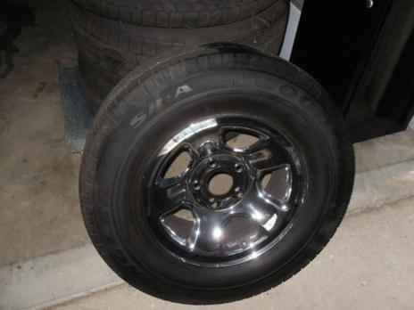 set of 5 lug 17in dodge ram 1500 rims and tires