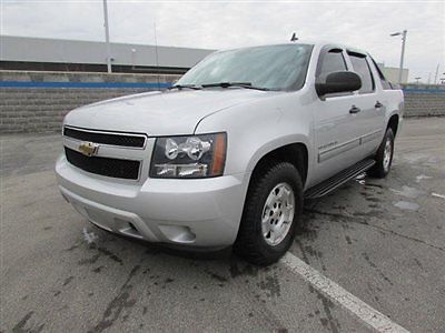 Chevrolet : Avalanche 4WD Crew Cab LS 4 wd crew cab ls low miles 4 dr truck automatic 5.3 l 8 cyl silver