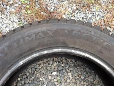 Set of 4 of P225/55R17 GENERAL ALTIMAX ARCTIC STUDDED Tires %95, 3