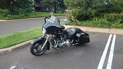 Harley-Davidson : Touring Awesome deal low mileage 2400 beautiful bike pratically brand new with extras