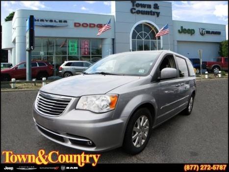 2013 Chrysler Town & Country Touring Levittown, NY