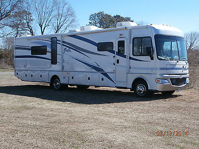 2009 Fleetwood Fiesta Model 36T Class A - Gas - Motorhome - Under 5800 Miles