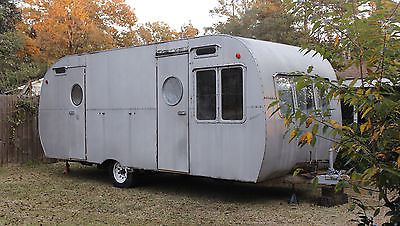 Vintage Owosso Travel Trailer gutted, studio, office, coffee shop? early 1950's