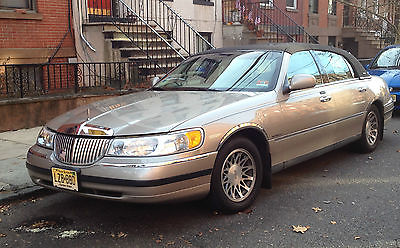 Lincoln : Town Car Signature Sedan 4-Door 2002 lincoln town car signature sedan 4 door 4.6 l