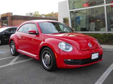 2012 VOLKSWAGEN Beetle 2.5 PZEV 2dr Hatchback 6A w/ Sound and Nav