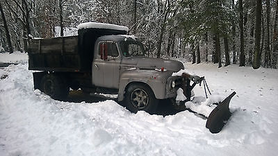 International Harvester : Other 2 door International R160 Dump Truck with snow plow