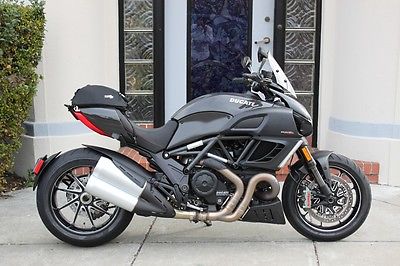 Ducati : Other One Owner Diavel Carbon with 777 Miles