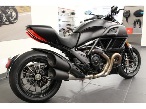 2015 Ducati DIAVEL DARK