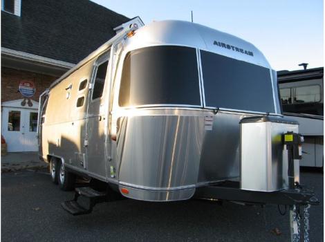 2015 Airstream Flying Cloud 25B Golden Night Cashew Ult