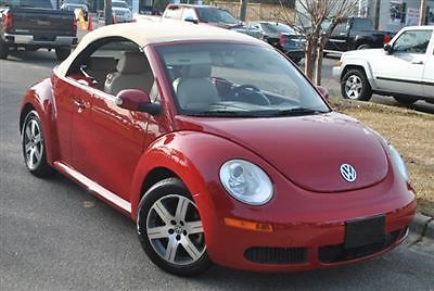 Volkswagen : Beetle-New 2dr 2.5L Automatic 2 dr 2.5 l automatic low miles convertible automatic gasoline 2.5 l 5 cyl salsa red