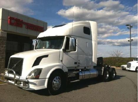 2011 Volvo VNL64T670