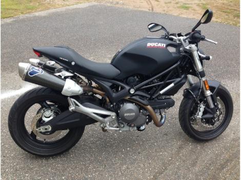 2012 Ducati Monster 696