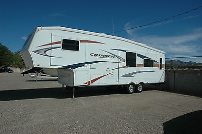 2010 Crossroads Cruiser 29' 5th wheel with 3 slide outs
