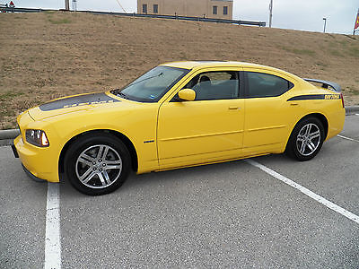 Dodge : Charger R/T HEMIDAYTONA 1 owner number 187 only 8900 miles car is like new hemi must see 8900 miles