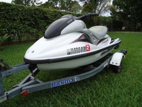 2000 YAMAHA GP1200R 3 cylinder only 46 hrs great condition