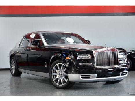 Rolls-Royce : Phantom Base Theatre seating and cool box $482k MSRP