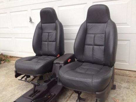 Jeep Cherokee Leather Seats and Center Console