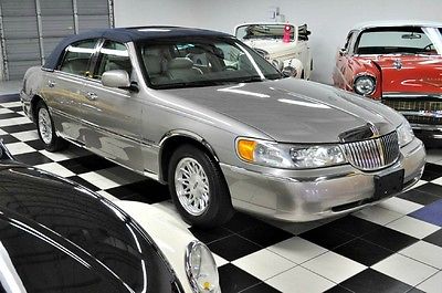 Lincoln : Town Car Signature ONE OWNER - LOW MILEAGE FLORIDA GARAGE KEPT! LOADED WITH OPTIONS! LIKE NEW!