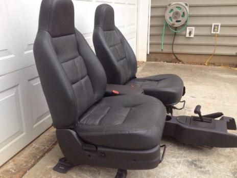 Jeep Cherokee Leather Seats and Center Console, 3